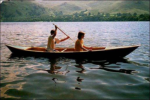 Canoe4.jpg (43342 bytes)